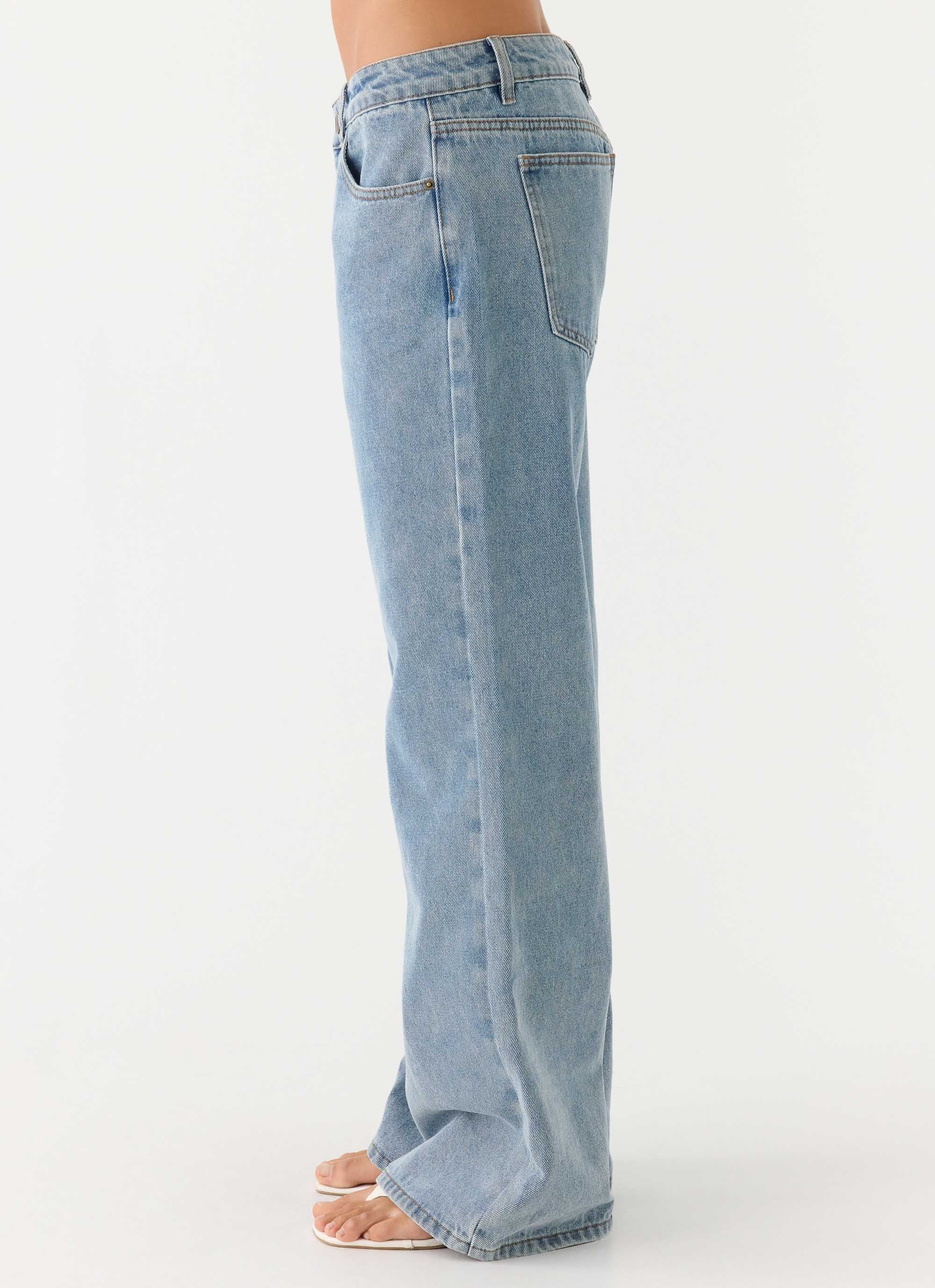 Aesha Low Rise Jeans - Light Denim