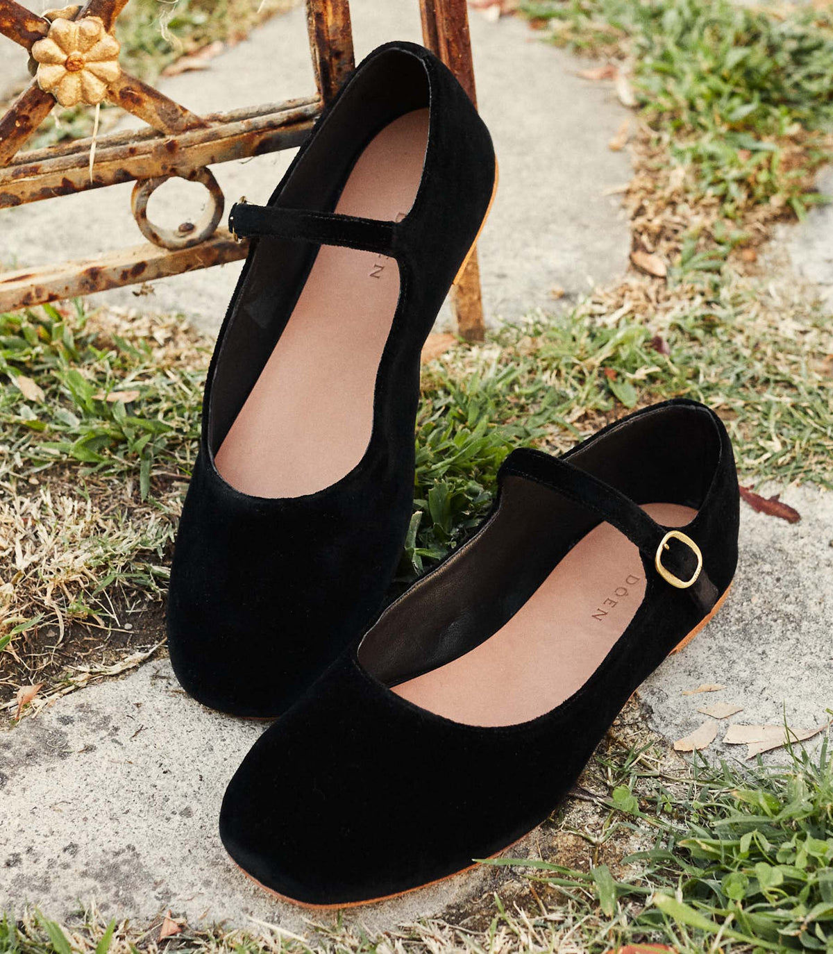 MARY JANE SLIPPER -- BLACK