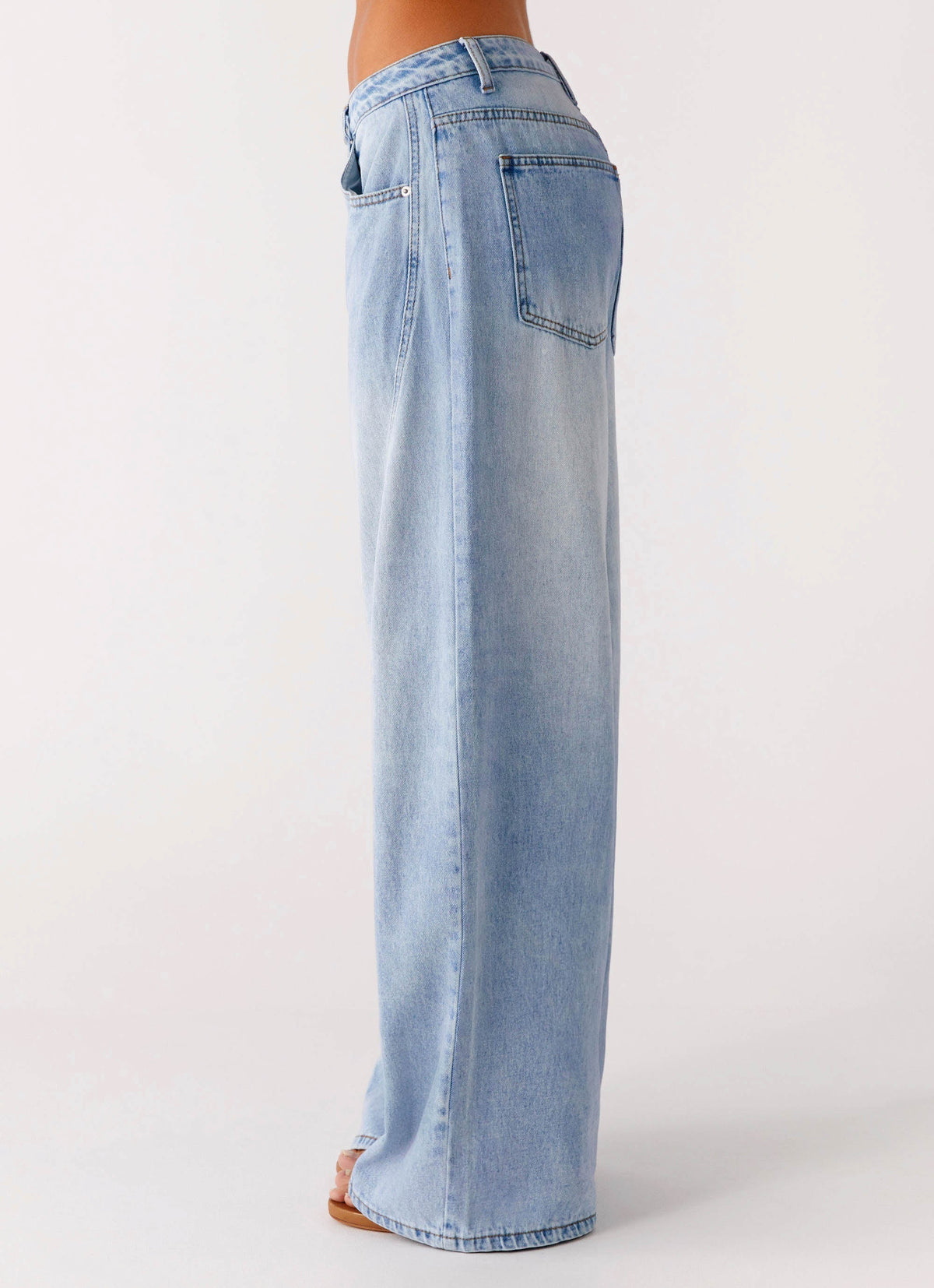 Timeless Wide Leg Jeans - Bleached Blue